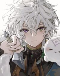 1boy :3 bead_necklace beads black_shirt buttons closed_mouth crossed_bangs earrings fur_scarf green_eyes hair_between_eyes hanafuda_earrings hand_up haruzawa0731 hashtag-only_commentary heterochromia highres holding_kunai holding_weapon jewelry kunai looking_at_viewer magatama magatama_necklace male_focus multicolored_eyes murakumo_kagetsu murakumo_kagetsu_(1st_costume) necklace nijisanji on_shoulder purple_eyes shirt short_hair simple_background single_earring smile solo upper_body virtual_youtuber weapon white_background white_hair
