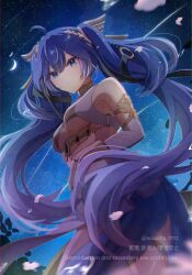 0roshioji3ran 1girl ahoge ancient_greek_clothes bare_shoulders blue_eyes blue_hair breasts closed_mouth commentary_request cowboy_shot gold_bra greco-roman_clothes head_wreath highres iuno_(wuthering_waves) long_hair looking_at_viewer night night_sky outdoors sky solo twintails underboob very_long_hair wuthering_waves