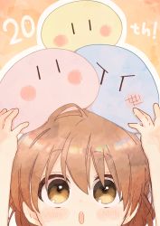 Rule 34 | 1girl, absurdres, arms up, blush, brown background, brown eyes, brown hair, clannad, commentary, dango daikazoku, female focus, hair between eyes, highres, okazaki ushio, open mouth, outline, sofra, solo, teeth, upper teeth only, v-shaped eyebrows, white outline, | |