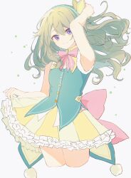1girl arm_up armpits bare_arms bow bowtie closed_mouth cowboy_shot cropped_legs frilled_skirt frills green_hair green_hairband grey_background hair_between_eyes hairband highres kusanagi_nene long_hair looking_at_viewer pink_bow pom_pom_(clothes) project_sekai purple_eyes shirt simple_background skirt skirt_hold sleeveless sleeveless_shirt smile solo vest white_background yellow_skirt yuki72611
