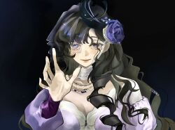1girl black_hair black_hat breasts cleavage dark_background dress flower hair_flower hair_ornament hand_up hat highres isolde_(reverse:1999) jewelry long_hair necklace parted_lips pearl_necklace purple_dress purple_eyes purple_flower reverse:1999 see-through_clothes see-through_veil smile solo upper_body veil wavy_hair wu_fuzuoyong