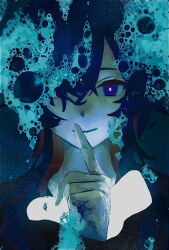 1girl blue_background blue_eyes blue_hair bright_pupils closed_mouth colored_inner_hair finger_to_mouth glowing glowing_eye hair_over_one_eye hand_to_own_mouth hand_up highres index_finger_raised kamitsubaki_studio long_sleeves looking_at_viewer medium_hair multicolored_hair one_eye_covered red_hair rim_(kamitsubaki_studio) shushing smile soap_bubbles solo umiseazzz virtual_youtuber white_pupils wide_sleeves wolf_cut