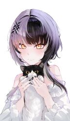 1girl absurdres animal black_hair cat closed_mouth grey_hair highres holding holding_animal holding_cat hololive hololive_english kurochanai long_hair multicolored_hair shiori_novella shirt simple_background smile solo split-color_hair two-tone_hair virtual_youtuber white_background white_shirt yellow_eyes