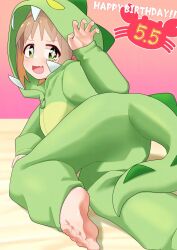 1girl :d barefoot brown_hair claw_pose commentary dated diamond-shaped_pupils diamond_(shape) dinosaur_costume fang feet foot_out_of_frame from_behind green_eyes happy_birthday happyundergate highres hood hood_up long_sleeves looking_back multicolored_hair oka_asahi onesie onii-chan_wa_oshimai! open_mouth orange_hair skin_fang smile soles solo symbol-shaped_pupils toes two-tone_hair zipper_pull_tab