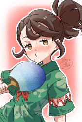 1girl brown_eyes brown_hair closed_mouth commentary_request eyelashes green_shirt highres holding holding_paddle hot juliana_(pokemon) nintendo outline paddle pink_background pokemon pokemon_sv ponytail print_shirt sasami_642 shirt short_ponytail short_sleeves signature solo sweat upper_body