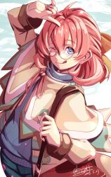 1girl :q ahoge bag blue_eyes closed_mouth commentary_request dated dorothy_hyatt eiyuu_densetsu freckles glasses hair_between_eyes highres holding holding_bag looking_at_viewer medium_hair one_eye_closed pink_hair signature solo sora_no_kiseki standing tinybiard tongue tongue_out