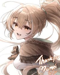 1girl absurdres ahoge artist_name backlighting brown_capelet brown_cloak brown_corset brown_hair capelet character_name cloak commentary corset dols_art english_commentary feather_hair_ornament feathers from_side hair_lift hair_ornament hairclip highres hololive hololive_english long_hair multicolored_hair nanashi_mumei nanashi_mumei_(1st_costume) ponytail ribbon shirt streaked_hair thank_you turning_head very_long_hair virtual_youtuber white_background white_shirt