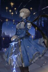 Rule 34 | 1girl, ahoge, armor, artoria pendragon (fate), back bow, black pantyhose, black sky, blonde hair, blue bow, blue bowtie, blue dress, blue sky, bow, bowtie, braid, breasts, building, buttons, cleavage cutout, closed mouth, clothing cutout, commentary, cowboy shot, dress, english commentary, erotipop, excalibur (fate/stay night), falling star, fate/stay night, fate/unlimited blade works, fate (series), floating clothes, floor, gradient sky, green eyes, hair bow, hair bun, highres, holding, holding sword, holding weapon, honkai: star rail, honkai (series), in-universe location, juliet sleeves, long sleeves, looking up, medium breasts, night, night sky, outdoors, pantyhose, puffy sleeves, saber (fate), saber (honkai: star rail) (fate), short hair, shoulder armor, sidelocks, sky, smile, solo, stage lights, standing, star (sky), star (symbol), starry sky, sword, two-tone dress, weapon, white dress