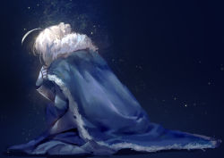 1girl ahoge armored_boots artoria_pendragon_(fate) blonde_hair blue_cape boots braid braided_bun cape commentary_request dark_background fate/grand_order fate_(series) from_side fur-trimmed_cape fur_trim gauntlets hair_bun kneeling light light_particles mebaru medium_hair saber_(fate) solo
