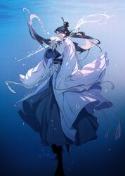 1boy absurdres black_boots black_hair blue_background boots bubble chinese_clothes closed_mouth folding_fan frown full_body gradient_background hair_bun hand_fan hanfu highres holding holding_fan jewelry korean_commentary little_modao long_hair long_sleeves looking_at_viewer male_focus ring sash shi_wudu single_hair_bun solo tassel tianguan_cifu underwater white_hanfu wide_sleeves xiao_guan_(headdress) yaopei yuntouxie