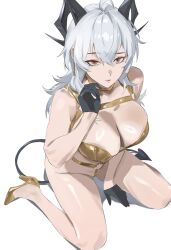 1girl arm_support bikini black_gloves black_horns black_tail breasts cleavage commentary curled_horns demon_tail earrings from_above gloves gold_bikini gold_choker golden_week half_gloves high_heels highres horns jewelry key_earrings large_breasts long_hair looking_at_viewer o-ring o-ring_bikini red_eyes simple_background sitting swimsuit tail taiyang_yu wariza white_background white_hair wuthering_waves zani_(wuthering_waves)