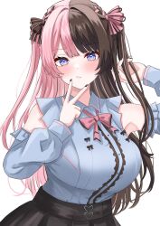 1girl akue alternate_costume black_bow black_hair black_nails black_skirt blue_eyes blush bow bowtie closed_mouth commentary_request detached_sleeves hair_bow highres long_hair looking_at_viewer multicolored_hair pink_bow pink_bowtie pink_hair simple_background skirt solo split-color_hair tachibana_hinano two-tone_hair two_side_up v virtual_youtuber vspo! white_background