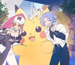 2boys 2girls 2others ash_ketchum bare_shoulders black_shirt blue_hair blue_pants body_fur breasts cat collarbone delia_ketchum denim gen_1_pokemon group_picture highres james_(pokemon) jessie_(pokemon) mascot_costume medium_breasts meowth missing_commentary multiple_boys multiple_girls multiple_others nintendo orange-tinted_eyewear outdoors pants pikachu pkgllllllv pointing pokemon pokemon_(anime) red_hair shirt short_hair sunglasses taking_picture tinted_eyewear v white_pants white_shirt