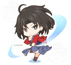 1girl adversarial_noise ahoge attack_trail blue_kimono boots brown_boots brown_eyes brown_hair chibi commentary_request contrapposto frown fur-trimmed_jacket fur_trim holding holding_knife jacket japanese_clothes kara_no_kyoukai kimono knife komurice looking_at_viewer puddle red_jacket reverse_grip ryougi_shiki serious short_hair solo standing standing_on_one_leg twitter_username white_background