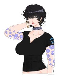 1girl absurdres arm_behind_head arm_tattoo black_hair black_shirt blue_eyes bracelet breasts cleavage collar cropped_shirt doll_(one_piece) earrings eyelashes flower_tattoo frown gold_bracelet gold_earrings half-closed_eyes hand_up highres hoop_earrings jewelry large_breasts lipstick looking_at_viewer makeup midriff one_piece red_lips shirt short_hair solo spiked_collar spikes tattoo void_dot_exe