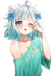 1girl ;o absurdres blue_bow blue_eyes bow breasts clothes_writing drooling fang ghostenjoyerguy7007 gradient_hair green_hair green_shirt hair_bow hair_ornament hashtag-only_commentary highres indie_virtual_youtuber medium_breasts messy_hair mint_fantome mouth_drool multicolored_hair one_eye_closed open_mouth pointy_ears print_shirt shirt short_hair simple_background single_bare_shoulder single_off_shoulder skin_fang solo t-shirt triangular_headpiece upper_body virtual_youtuber wavy_hair white_background white_hair wide_sleeves x_hair_ornament
