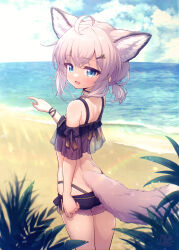 1girl ahoge animal_ears arknights beach bikini black_bikini blue_eyes commentary_request day fox_ears fox_girl fox_tail from_behind hair_ornament hairclip highres looking_at_viewer looking_back ocean official_alternate_costume open_mouth outdoors short_hair solo sussurro_(arknights) sussurro_(summer_flower)_(arknights) swimsuit tail wodaex