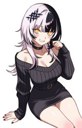 1girl alternate_costume belt black_choker black_hair black_nails black_skirt black_sweater breasts choker cleavage grey_hair grin highres hololive hololive_english large_breasts long_hair looking_at_viewer miniskirt multicolored_hair shiori_novella skirt smile solo split-color_hair sweater sweater_tucked_in sweeva teeth two-tone_hair virtual_youtuber white_background yellow_eyes