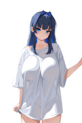 1girl black_hair blue_eyes blue_hair bow bow_earrings breasts colored_inner_hair commentary cowboy_shot earrings hair_intakes highres hololive hololive_english jewelry large_breasts looking_at_viewer multicolored_hair naked_shirt official_alternate_hair_length official_alternate_hairstyle ouro_kronii oversized_clothes oversized_shirt sansha_art see-through_silhouette shirt sidelocks simple_background smile solo straight-on t-shirt three-quarter_sleeves virtual_youtuber white_background white_shirt wide_sleeves