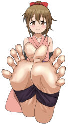 1girl barefoot blue_eyes blush brown_hair feet highres hinagiku_(kunoichi_tsubaki_no_mune_no_uchi) kunoichi_tsubaki_no_mune_no_uchi long_hair looking_at_viewer ponytail riokasen smile soles stirrup_legwear toeless_legwear toes