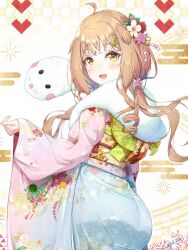 1boy 2025 ahoge androgynous ass blush chinese_zodiac crossdressing from_behind hair_ornament happy_new_year highres huge_ass japanese_clothes kimono long_hair looking_at_viewer natsusora_wakana new_year novady open_mouth orange_hair original shiny_skin smile solo stuffed_animal stuffed_toy trap wide_hips year_of_the_snake yellow_eyes yukata
