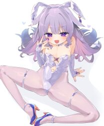 1girl alternate_costume animal_ears blue_shoes bridal_gauntlets fake_animal_ears grey_hair hand_jewel high_heels highres hololive hololive_english homura_subaru jewel_under_eye koseki_bijou leotard long_hair looking_at_viewer nail_polish pink_hair pink_nails playboy_bunny purple_eyes rabbit_ears shoes smile solo strapless very_long_hair virtual_youtuber white_leotard