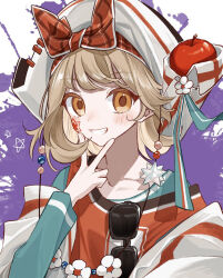 1girl apple apple_(reverse:1999) aqua_shirt banner bicorne bow bow_hairband brown_hair eyewear_hang facial_mark food fruit grin hairband hand_up hat highres holding_banner long_sleeves official_alternate_costume orange_eyes para_(para_mi0103) purple_background red_bow red_hairband red_vest regulus_(reverse:1999) regulus_(the_fierce_fan)_(reverse:1999) reverse:1999 shirt short_hair smile solo splatter_background star_(symbol) star_facial_mark sunglasses teeth unworn_eyewear upper_body v v_over_mouth vest white_hat