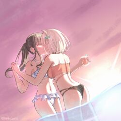 2girls absurdres artist_name ass back bikini black_hair blonde_hair closed_eyes cloud cloudy_sky couple cup drinking_straw fish_hair_ornament hair_ornament highres holding holding_cup holding_hands inoue_takina interlocked_fingers kiss lens_flare linhcoris long_hair lycoris_recoil multiple_girls navel nishikigi_chisato ocean outdoors ponytail short_hair sky sunrise swimsuit twilight wading yuri