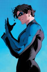 1boy batman_(series) black_bodysuit black_hair blue_background blue_bodysuit blue_mask bodysuit dan_mora dc_comics domino_mask from_side gradient_background highres male_focus mask nightwing short_hair simple_background solo two-tone_bodysuit