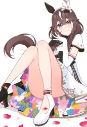 1girl animal_ears asymmetrical_footwear black_bow black_shoes bow braided_sidelocks brown_eyes brown_hair capelet commentary_request curren_bouquetd&#039;or_(umamusume) dress ear_bow ear_covers elbow_gloves full_body gloves gold_trim hairband high-low_dress highres horse_ears horse_girl long_hair looking_at_viewer mismatched_footwear multicolored_hair shiro_(branch0126) shoes solo two-tone_hair umamusume waist_bow white_background white_capelet white_dress white_gloves white_hair white_hairband white_shoes