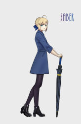 1girl ahoge alternate_costume aqua_eyes artoria_pendragon_(fate) black_boots black_pantyhose black_umbrella blonde_hair blue_coat blue_ribbon boots braid braided_bun closed_mouth closed_umbrella coat coat_dress dress fate/stay_night fate_(series) female_focus full_body grey_background hair_bun hair_ribbon hand_on_hilt highres horikkita long_sleeves looking_at_viewer pantyhose ribbon saber_(fate) short_hair simple_background smile solo standing umbrella