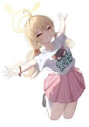 1girl ^_^ absurdres ahoge artist_name blonde_hair blue_archive blush closed_eyes clothes_writing commentary english_commentary english_text halo highres jumping logo_print official_alternate_costume outstretched_arms pink_skirt pleated_skirt print_shirt shirt shirt_tucked_in short_sleeves signature simple_background skirt smile socks solo t-shirt twintails white_background white_shirt white_socks yoshimi_(band)_(blue_archive) yoshimi_(blue_archive) youqia