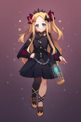 1girl abigail_williams_(fate) arm_at_side armlet asymmetrical_legwear birdcage black_bow black_dress black_pantyhose blonde_hair blue_eyes blush bow cage chain closed_mouth cosplay dress ereshkigal_(fate) ereshkigal_(fate)_(cosplay) ereshkigal_(third_ascension)_(fate) fate/grand_order fate_(series) forehead full_body fur-trimmed_sleeves fur_trim gold_footwear hair_bow hair_ribbon hand_on_own_hip highres jewelry layered_sleeves long_hair long_sleeves looking_at_viewer miya_(miyaruta) multiple_hair_bows orange_bow pantyhose parted_bangs red_bow ribbon sidelocks single_leg_pantyhose skull skull_ornament smile solo sparkle spirit standing standing_on_one_leg star_(symbol) tareme tiara two-sided_fabric very_long_hair