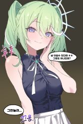 1girl absurdres bare_shoulders black_shirt blue_eyes blush breasts closed_mouth gem gradient_background green_hair hair_ornament hand_on_own_cheek hand_on_own_face highres korean_text long_hair looking_at_viewer lsssssss medium_breasts multicolored_eyes multicolored_hair pleated_skirt purple_eyes ribbon shirt skirt sleeveless sleeveless_shirt smile solo stellive streaked_hair two-tone_eyes virtual_youtuber white_hair white_ribbon white_skirt yuzuha_riko
