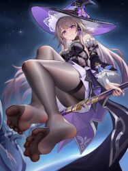 1girl absurdres black_dress black_pantyhose bm_(bm364364) broom broom_riding brown_hair detached_sleeves dress feet foot_focus from_below full_body hat herta_(honkai:_star_rail) highres honkai:_star_rail honkai_(series) long_hair long_sleeves night night_sky no_shoes pantyhose purple_eyes sky smile solo the_herta_(honkai:_star_rail) very_long_hair witch_hat