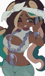 1girl aqua_hair artist_name bandana blue_pants blush_stickers bracelet breasts brown_hair cephalopod_eyes cleavage cleavage_cutout clothing_cutout cowboy_shot cropped_sweater dark-skinned_female dark_skin denim furrowed_brow grin groin hand_on_headphones headphones highres horizontal_pupils jeans jewelry kiirono large_breasts long_hair marina_(dj_hyperfresh)_(splatoon) marina_(splatoon) midriff mole mole_under_mouth multicolored_hair necklace nintendo octoling one_eye_closed pants panty_straps parted_bangs red_pupils simple_background sleeveless sleeveless_turtleneck smile solo splatoon_(series) splatoon_2 splatoon_2:_octo_expansion suction_cups sweater tentacle_hair turtleneck two-tone_hair very_long_hair watermark white_background white_bandana white_sweater
