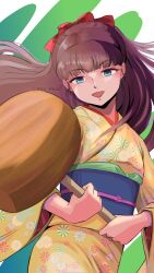 1girl artist_name blue_eyes blue_sash bow brown_hair commentary floral_print floral_print_kimono hair_bow hammer holding holding_hammer japanese_clothes kimono looking_at_viewer mendou_ryouko miz_mus obi open_mouth print_kimono red_bow sash smile solo standing twitter_username upper_body urusei_yatsura yellow_kimono