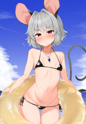 1girl animal_ears bikini black_bikini blue_sky blush closed_mouth cloud cowboy_shot daichi_(tokoya) day grey_hair hair_intakes highres looking_at_viewer mouse_ears mouse_girl mouse_tail navel nazrin outdoors pout red_eyes short_hair sky solo swimsuit tail touhou v-shaped_eyebrows