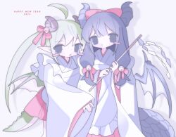 2024 2girls apron bad_id bad_twitter_id bell blush_stickers bow brown_horns closed_mouth curled_horns dragon_girl dragon_tail dragon_wings fpwrs frilled_apron frills gohei green_tail green_wings hair_bow hakama happy_new_year highres holding holding_gohei horns japanese_clothes jingle_bell kimono long_hair long_sleeves looking_at_viewer miko multiple_girls new_year original purple_tail purple_wings red_bow red_hakama scales standing tail twintails white_apron white_kimono wide_sleeves wings