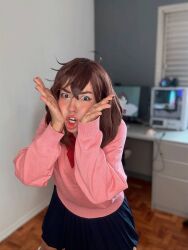 Rule 34 | 1girl, ayase momo, ayase momo (cosplay), blurry, blurry background, bow, brazilian (nationality), brown hair, cosplay, dandadan, female focus, highres, indoors, looking at viewer, medium hair, nerokosplayer, photo (medium), pink sweater, red bow, skirt, solo, sweater, teeth