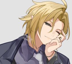 1boy ahoge black_jacket blonde_hair bracelet closed_mouth collared_shirt commentary gold_ring grey_background grey_eyes grey_shirt hair_intakes hand_on_own_cheek hand_on_own_face hand_up highres hugo_vlad jacket jewelry long_hair long_sleeves looking_at_viewer male_focus mole mole_under_eye multiple_rings necktie okkobc one_eye_closed parted_bangs pointy_ears ring shirt sidelocks simple_background smile solo symbol-only_commentary upper_body white_necktie wing_collar zenless_zone_zero