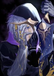 1boy ahoge akabane_yu artist_name black_cloak blue_eyes clawed_gauntlets cloak commentary_request covering_one_eye flame_reaver_of_the_deepest_dark gauntlets hair_between_eyes hand_on_own_face hands_up highres holding holding_sword holding_weapon honkai:_star_rail honkai_(series) hood hood_up hooded_cloak liquid_gold looking_at_viewer male_focus parted_bangs parted_lips phainon_(honkai:_star_rail) short_hair solo sword twitter_username upper_body weapon white_hair