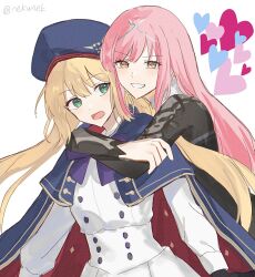 2girls artoria_caster_(fate) artoria_caster_(second_ascension)_(fate) artoria_pendragon_(fate) black_gloves blonde_hair blue_bow blue_bowtie blue_cape blue_hat bow bowtie buttons cape cnoc_na_riabh_(fate) commentary_request dress fate/grand_order fate_(series) gloves green_eyes grin hat heart highres hug hug_from_behind korean_commentary long_hair long_sleeves medb_(fate) multiple_girls nekwnek pink_hair red_cape simple_background smile twintails twitter_username two-tone_cape white_background white_dress yellow_eyes