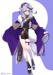 1girl absurdres black_socks blush choker crossed_bangs fang feather_boa full_body hair_ornament hair_tubes highres horns idenshi_hina japanese_clothes kimono long_sleeves looking_at_viewer mole mole_on_thigh nijisanji obi okobo open_mouth pink_eyes platform_sandals pointy_ears purple_eyes rindou_mikoto sandals sash sidelocks skin_fang smile socks standing tabi thigh_strap twitter_username virtual_youtuber wide_sleeves