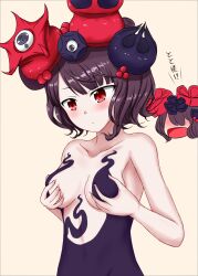 2girls bare_shoulders black_dress blush breasts closed_mouth commentary dress fate/grand_order fate_(series) father_and_daughter flower flustered genderswap genderswap_(mtf) hair_flower hair_ornament hand_on_own_chest highres katsushika_hokusai_(fate) katsushika_hokusai_(third_ascension)_(fate) medium_breasts multiple_girls open_mouth purple_hair red_eyes short_hair simple_background translated yuichi_(goldenyui)