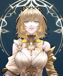 1girl aglaea_(honkai:_star_rail) ancient_greek_clothes blonde_hair breast_tattoo breasts cleavage commentary_request dress gold_tattoo greco-roman_clothes green_background honkai:_star_rail honkai_(series) large_breasts laurel_crown parted_lips short_hair solo syaco_sss tattoo upper_body white_dress