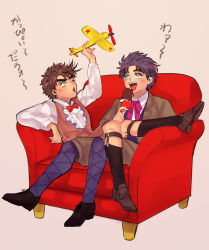 2boys aged_down bad_id bad_pixiv_id blue_eyes blue_hair bow bowtie brown_hair candy child chocolate chocolate_bar couch family food hamaya_(19_d) jojo_no_kimyou_na_bouken jonathan_joestar joseph_joestar joseph_joestar_(young) kneehighs legwear_garter male_focus multiple_boys ribbon socks toy_airplane