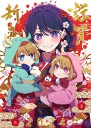 1boy 2024 2girls animal_ear_hood animal_ears aqua_eyes asa_no_ha_(pattern) baby blonde_hair blue_bow blue_bowtie blush bow bowtie braid carrying child_carry closed_mouth commentary_request earrings fake_animal_ears fireworks_print floral_print floral_print_kimono flower flower_earrings furisode grin hair_bow hair_flower hair_ornament highres hirayama_kanna hood hoodie horned_hood horns hoshino_ai hoshino_aquamarine hoshino_ruby japanese_clothes jewelry kimono long_hair long_sleeves looking_at_another looking_at_viewer looking_to_the_side mother_and_daughter mother_and_son multiple_girls new_year oshi_no_ko pink_bow print_kimono purple_eyes purple_hair red_bow red_bowtie red_eyes red_kimono red_sun seigaiha short_hair sidelocks smile star-shaped_pupils star_(symbol) symbol-shaped_pupils translation_request