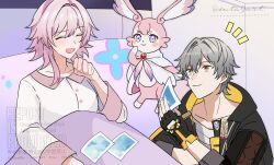 1boy 1girl black_gloves blanket caelus_(honkai:_star_rail) coat fingerless_gloves gloves grey_hair hair_between_eyes highres honkai:_star_rail honkai_(series) hood hooded_coat jacket kyo722 long_hair march_7th_(honkai:_star_rail) mem_(honkai:_star_rail) multicolored_eyes open_mouth pillow pink_hair shirt short_hair smile tail trailblazer_(honkai:_star_rail) two-sided_coat two-sided_fabric two-sided_jacket two-tone_eyes white_shirt yellow_coat yellow_eyes