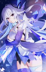 1girl arms_under_breasts bare_shoulders breasts broken_glass closed_mouth commentary crossed_arms crossed_bangs diamond-shaped_pupils diamond_(shape) dress dutch_angle floating_hair from_side genshin_impact glass gradient_background hair_between_eyes hair_ornament highres iridescent large_breasts light_particles long_hair looking_at_viewer night night_sky prosthesis prosthetic_arm prosthetic_leg ramune_(lamunepop) red_eyes sidelocks sideways_glance skirk_(genshin_impact) sky solo star_(sky) starry_sky symbol-shaped_pupils thighs very_long_hair white_dress white_hair